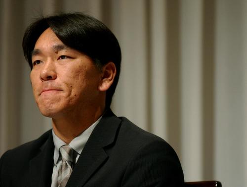 松井秀喜会見メジャーリーグ行きを発表する松井秀喜(2002年11月1日)