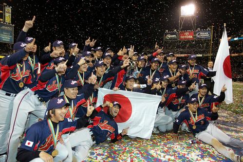 WBC決勝 日本対キューバ 優勝し記念撮影する日本チーム(2006年3月20日撮影)