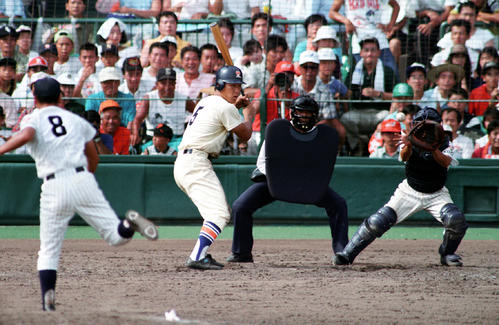 第74回全国高校野球選手権大会 星稜対明徳義塾 星稜・松井秀喜は5打席目もこの日5回目の敬遠を受ける(1992年8月16日撮影)