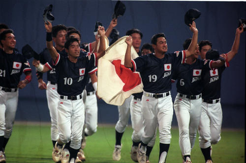 アトランタ五輪・野球決勝戦　日本対キューバ　キューバに敗れ銀メダルの日本ナイン（1996年撮影）