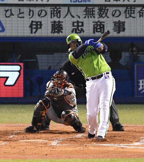 ヤクルト・バレンティンは左越えソロ本塁打を放つ（2019年4月25日撮影）