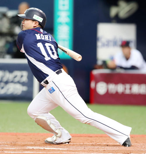 オリックス対西武　7回表西武無死一、三塁、森は中前適時打を放つ（撮影・加藤哉）