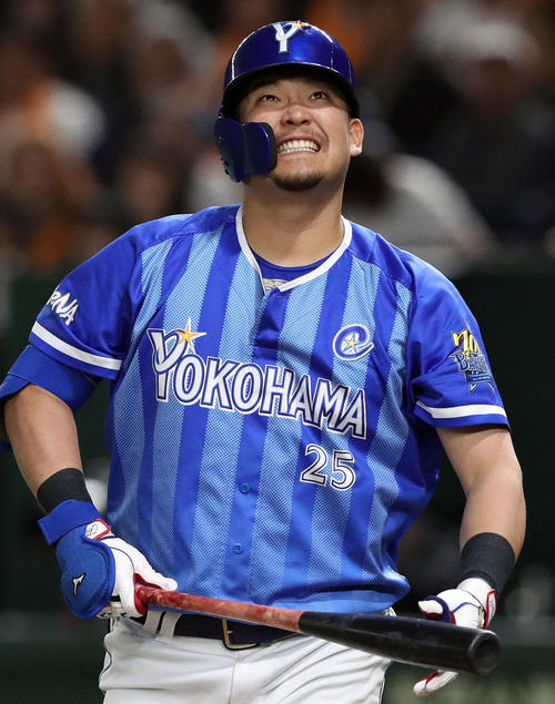 巨人対DeNA　6回表DeNA2死、打ち損じで悔しそうに歯をかみしめる筒香（撮影・松本俊）