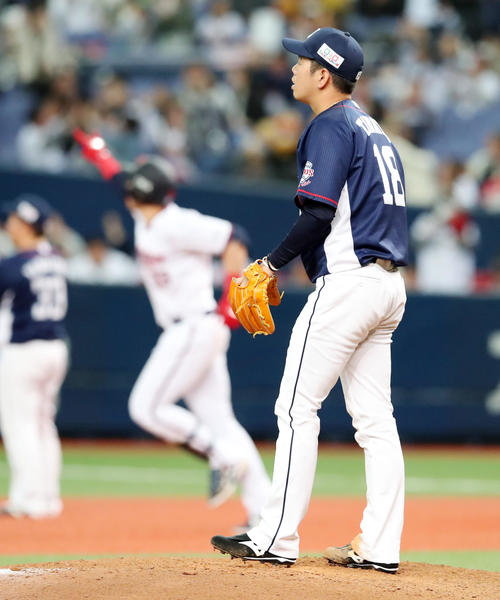 オリックス対西武　5回裏オリックス2死三塁、多和田はメネセスに右翼越え2点本塁打を被弾（撮影・加藤哉）