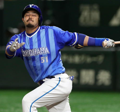 巨人対DeNA　9回表DeNA2死一、二塁、宮崎は空振り三振に倒れて試合終了（撮影・松本俊）