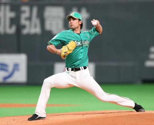 日本ハム対ソフトバンク　日本ハム先発の上原（撮影・黒川智章）