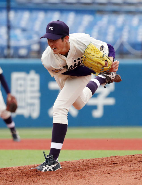 早大対明大　先発し力投する明大・森下（撮影・鈴木正人）