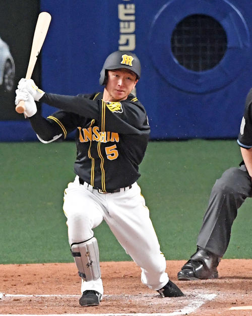 7回表阪神無死三塁、近本光司は投手適時打内野安打を放つ（撮影・前岡正明）