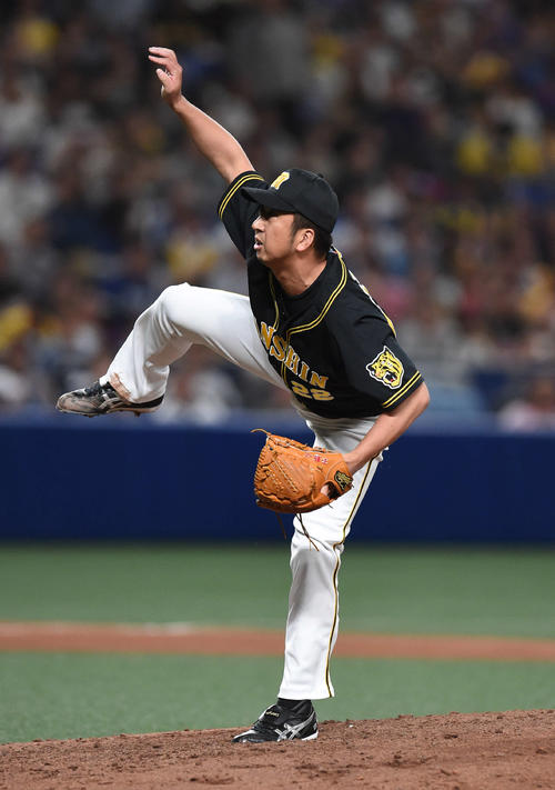 中日対阪神　6回裏中日無死一塁、阪神2番手で登板する藤川（撮影・森本幸一）
