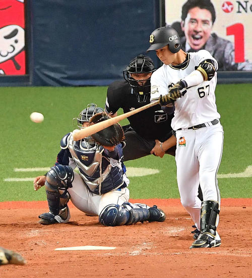 オリックス対西武　5回裏オリックス1死二塁、右前安打を放つ中川圭太（撮影・上田博志）