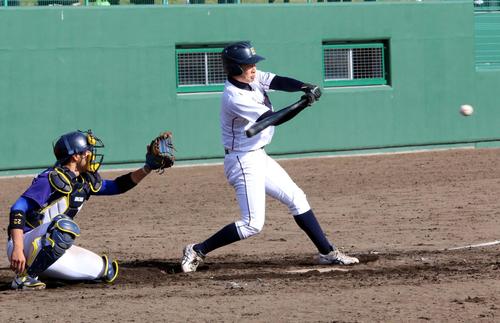 初回に公式戦人生初の本塁打を放つなど、チームの今季1勝に貢献した北海道教大函館・田中（撮影・永野高輔）