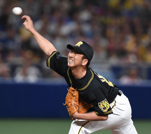 中日対阪神　6回、阪神2番手で登板する藤川（撮影・森本幸一）