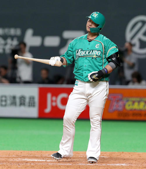 日本ハム対ソフトバンク　9回裏日本ハム2死一、二塁、中田は三振に倒れる（撮影・佐藤翔太）