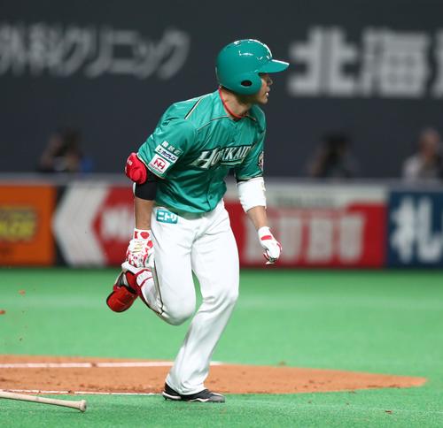 日本ハム対ソフトバンク　3回裏日本ハム2死、中飛に終わる王柏融（撮影・黒川智章）