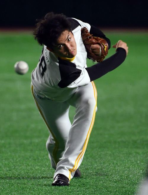 楽天戦に向け入念に調整する高橋礼（撮影・今浪浩三）