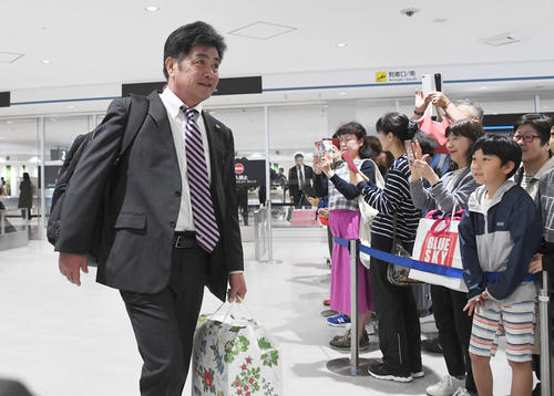 北海道から帰福した工藤監督（撮影・今浪浩三）