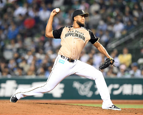 西武対日本ハム　4回からマウンドに上がった日本ハムのロドリゲス（撮影・たえ見朱実）
