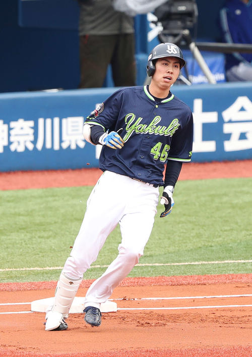 DeNA対ヤクルト　1回表ヤクルト無死、中前打を放った太田＝14時1分（撮影・河野匠）