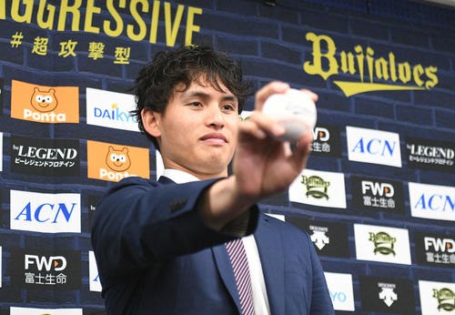 支配下選手登録された支配下選手登録されたオリックス張奕（撮影・渦原淳）