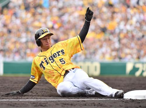 5回裏阪神1死二塁、三盗に成功する近本（撮影・上田博志）