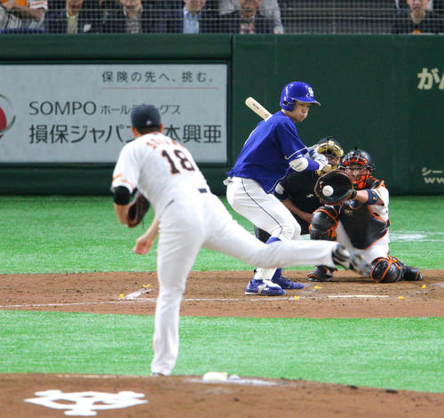 巨人対中日　4回表中日無死、三振に倒れる京田（撮影・中島郁夫）