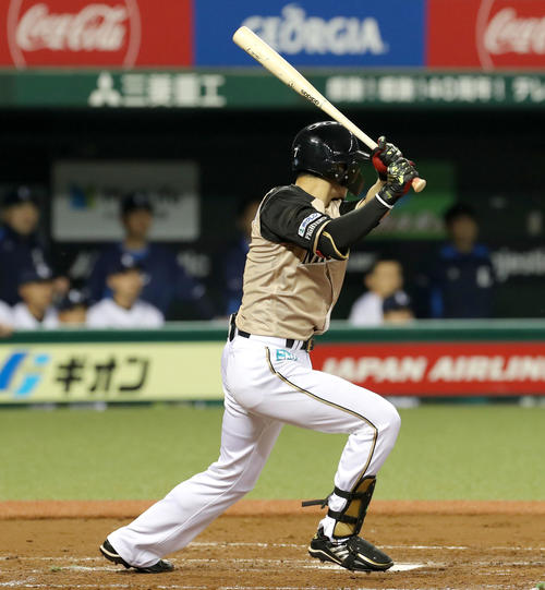 西武対日本ハム　3回表日本ハム2死満塁、西川は左前適時打を放つ（撮影・佐藤翔太）