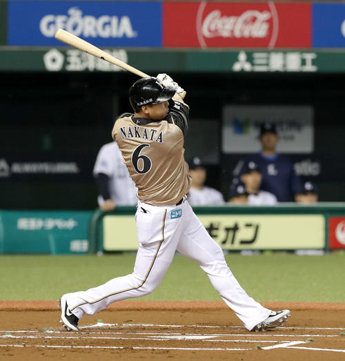 西武対日本ハム　1回表日本ハム2死二塁、中田は先制となる適時二塁打を放つ（撮影・佐藤翔太）