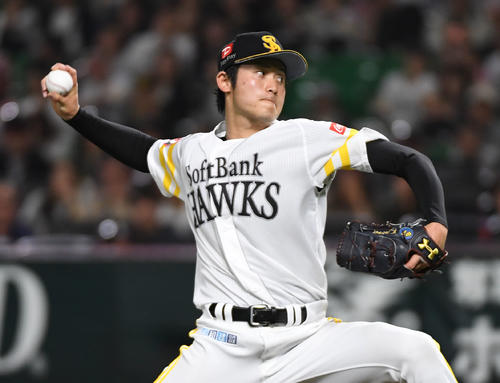 ソフトバンク対楽天　7回表途中から好投する初登板の高橋純平（撮影・今浪浩三）