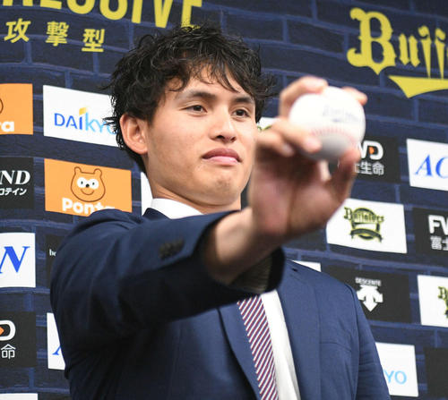 支配下選手登録されたオリックス張奕（撮影・渦原淳）