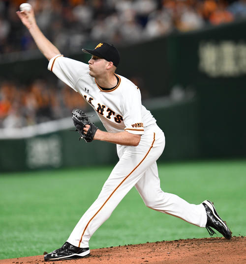 巨人対中日 力投する巨人先発のヤングマン(撮影・横山健太)