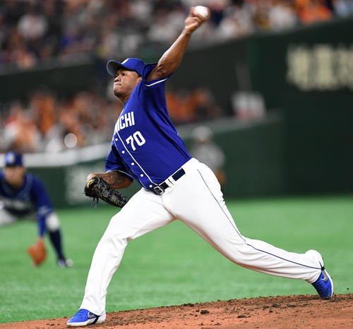 巨人対中日 力投する中日先発のロメロ(撮影・横山健太)