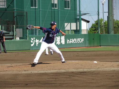 イースタン・リーグ巨人戦に登板した西武内海（撮影・久保賢吾）