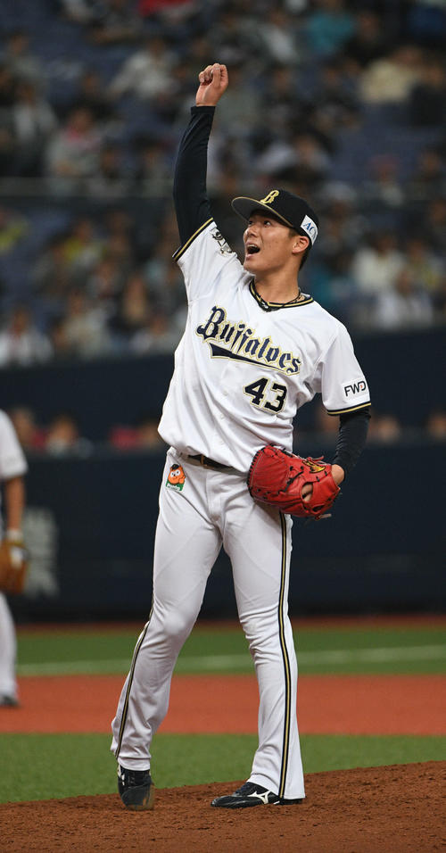 5回までロッテ打線を抑える山本由伸（撮影・渦原淳）