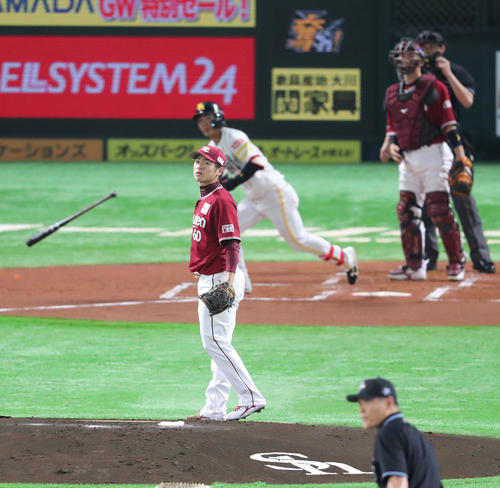 ソフトバンク対楽天　1回裏ソフトバンク1死一塁、今宮健太に先制となる適時二塁打を浴びる古川侑利（撮影・梅根麻紀）