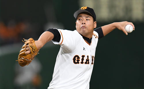 巨人対中日　5回表途中から2番手として登板する巨人高木（撮影・横山健太）