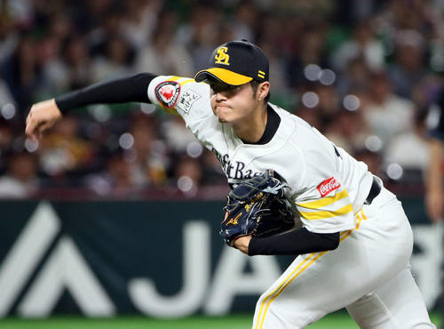 ソフトバンク対楽天　2番手で登板する甲斐野（撮影・栗木一考）