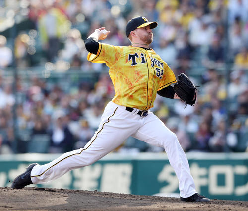阪神対広島　8回から阪神2番手で登板するジョンソン（撮影・前田充）