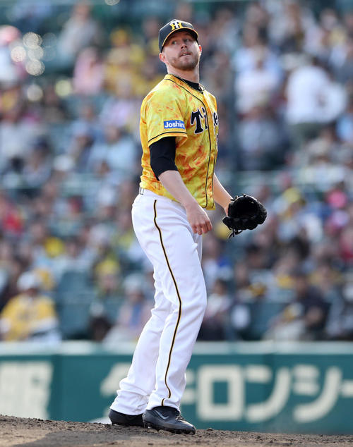 阪神対広島　8回から阪神2番手で登板するジョンソン（撮影・前田充）