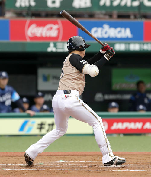 西武対日本ハム　3回表日本ハム2死、平沼は左前打を放つ（撮影・佐藤翔太）