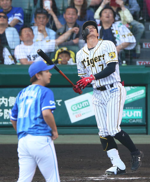 阪神対DeNA　10回裏阪神1死、代打の糸井嘉男は遊飛に倒れる（撮影・上山淳一）