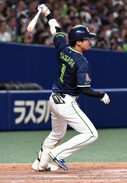 5回表ヤクルト1死満塁、山田は中前適時打を放つ（撮影・前岡正明）