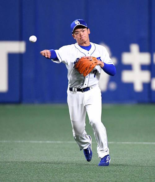 中日根尾昂