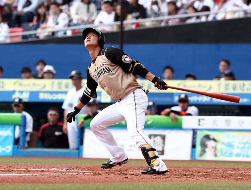 ロッテ対日本ハム　3回表日本ハム無死、捕前内野安打を放つ郡（撮影・黒川智章）