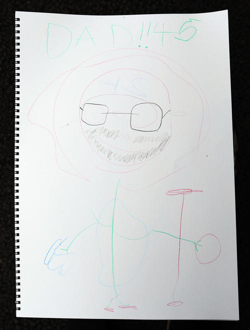 長男イーサンくん4歳が描いたハフの似顔絵