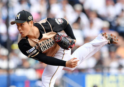ロッテ対日本ハム　日本ハム2番手で力投する鍵谷（撮影・滝沢徹郎）