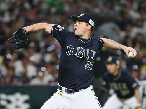 ソフトバンク対オリックス　ソフトバンク打線を相手に力投するアンドリュー・アルバース（撮影・栗木一考）