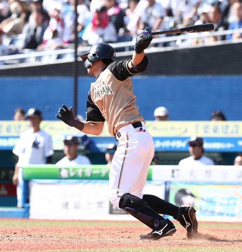 ロッテ対日本ハム　3回表日本ハム2死三塁、右前適時打を放つ大田（撮影・黒川智章）