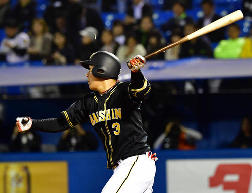 ヤクルト対阪神　4回表阪神無死、右前打を放つ大山悠輔（撮影・清水貴仁）