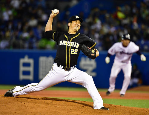 ヤクルト対阪神　7回に登板する藤川（撮影・清水貴仁）