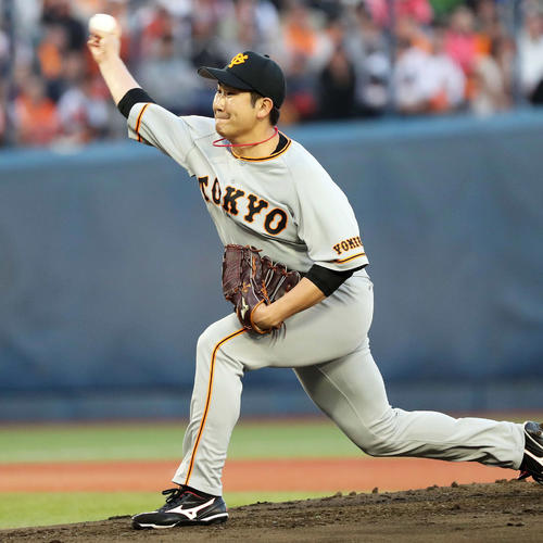 先発し力投する巨人菅野（撮影・鈴木正人）